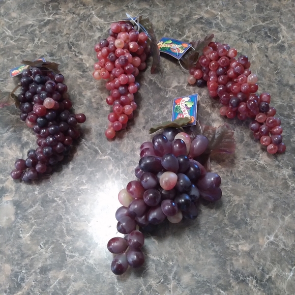 New Grapes Clusters Artificial Faux Fruit Mixed Sizes & Color 32 pc Soft Texture - Picture 4 of 16